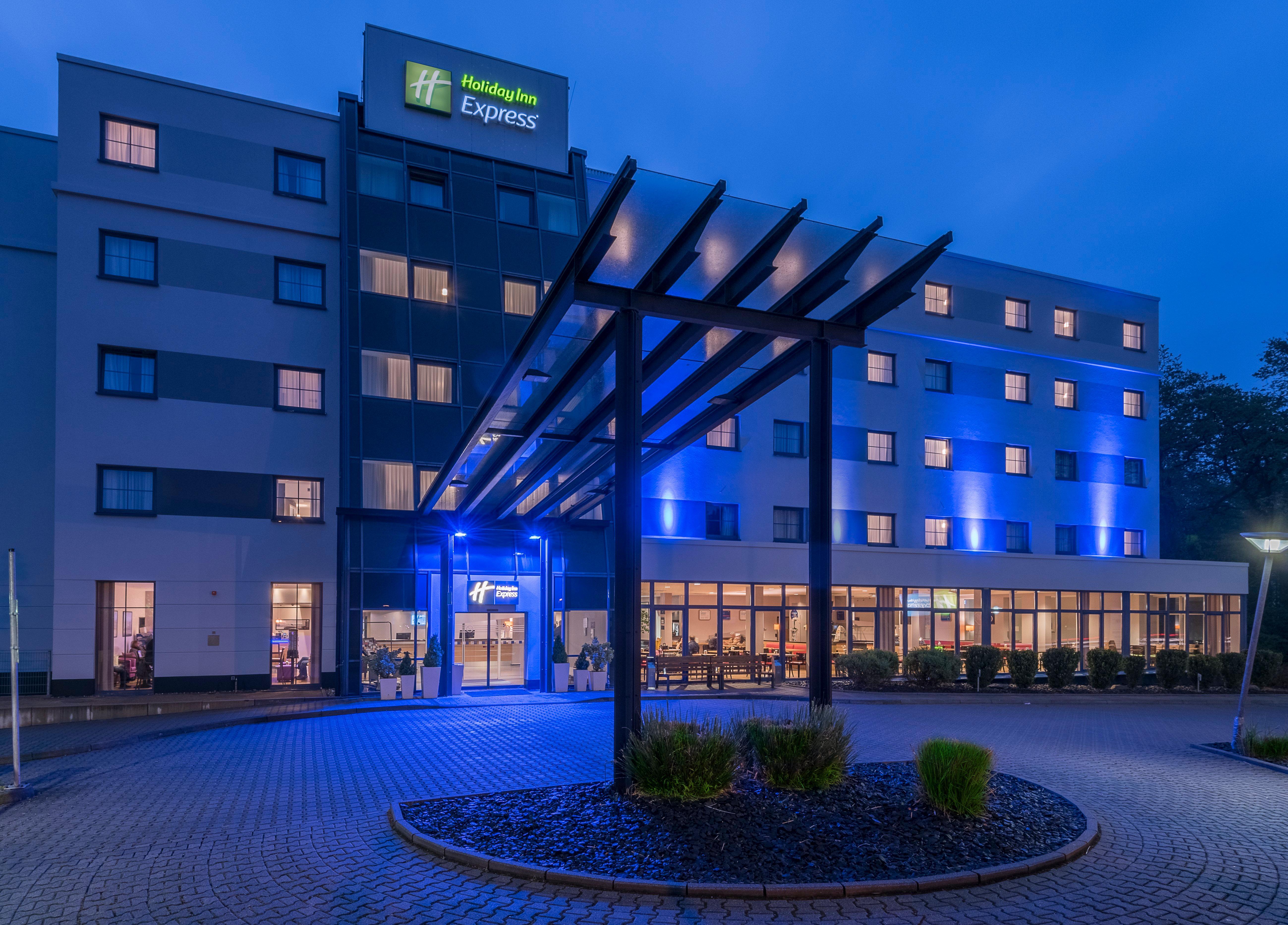 Holiday Inn Express Frankfurt Airport, An Ihg Hotel Moerfelden-Walldorf Exterior photo